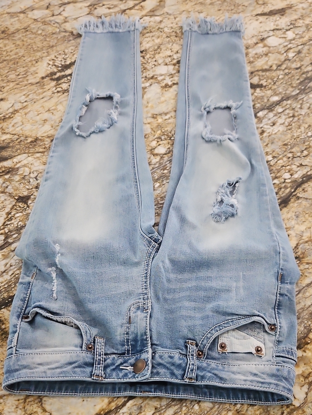 Red Camel Women's Distressed Jeans with Frayed Hem. Size 5 Inseam 27" Rise 8"